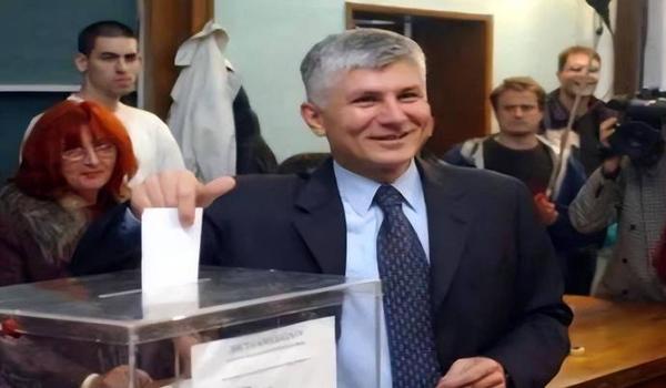 和平精英警察辅助器下载